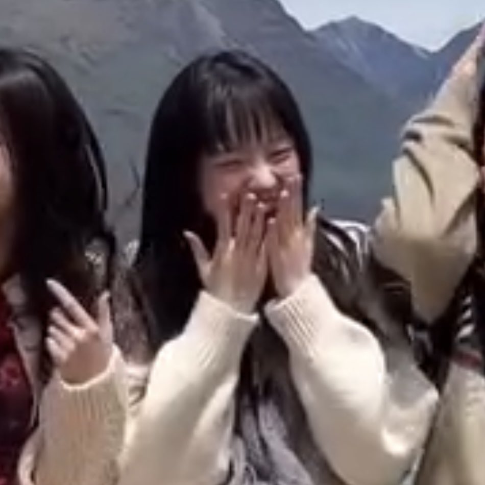 iuskasui's tweet image. 🤲🏻😆

#KiiiKiii #키키 #SUI #수이