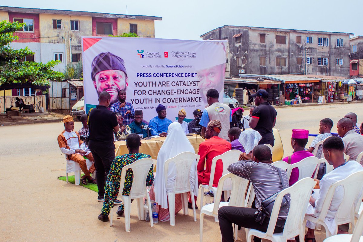 Abiology's tweet photo. Flood: Again, @STinubu donates Relief Items Worth N100m to Borno Students. Six months after the son of the Nigerian President, ST and his friends donated relief materials worth N500m to the victims

You see why many youths are rallying support for @STinubu. I stand with SEYI https://t.co/7dzLINXKLA