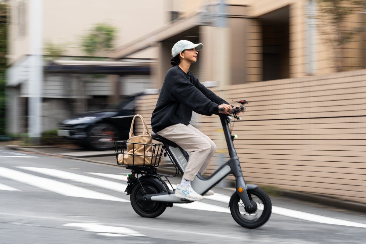 VELMO_mobility's tweet photo. 🚲💨 街を自由に駆け抜ける、新しい移動スタイル！

SPARKなら、混雑を気にせずスイスイ移動できるから、
観光やショッピング、ちょっとしたお出かけにも最適✨
あなたの街も、SPARKと一緒にもっと楽しく🏙🌿

＊＊＊＊＊

▲VELMO 公式ホームページ

https://t.co/ORVk8qzvWL

#VELMO #SPARK #ベルモ #スパーク
#特定小型原動機付自転車 #特例特定小型原動機付自転車
#eco #買い物
