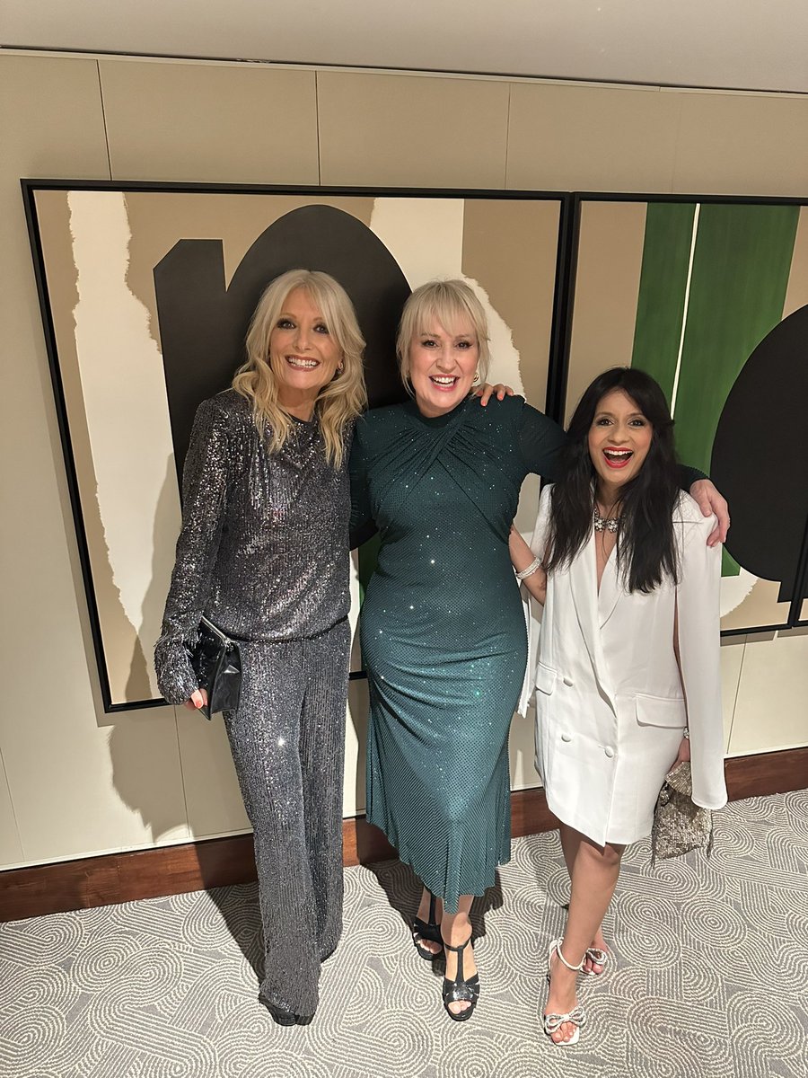 Mellow Magic Girls 
I’ll be back, as they say, from 8 tonight for more Mellow Magic. Not dressed like this sadly… 
<a href="/GabyRoslin/">Gaby Roslin</a> 
<a href="/SonaliShah/">Sonali Shah 📺📻</a> 
<a href="/magicfm/">Magic Radio</a>