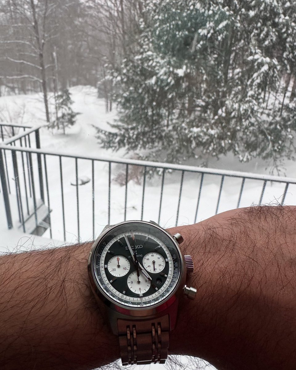 thelanjampod's tweet photo. Sure a Speedtimer can be storm tech… Seiko SRQ049
#seiko #speedtimer #seikospeedtimer #srq049 #watches #newengland #winter #vermont @seikowatches https://t.co/5wW9YpDNld