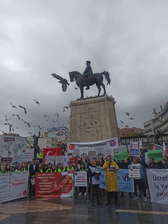 Sağlık çalışanlarının hakları, tüm toplumun sağlığını etkiler. Aile Sağlığı Merkezi grup elemanlarının yaşam kalitesini artırmak, herkesin yararına olacaktır

#NeZaman
