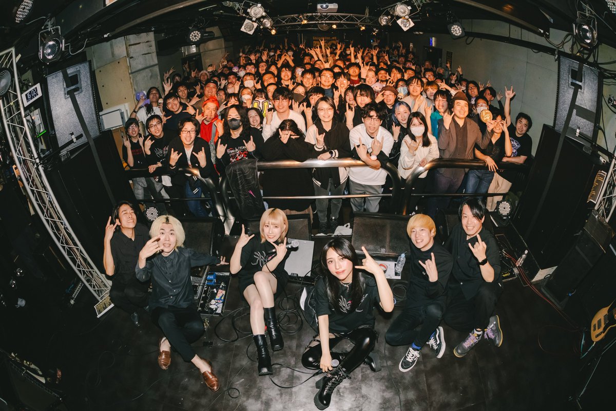 AkaneY_banu's tweet photo. AKANE YONEZAWA VALENTINE LIVE
☀︎1部公演NOON☀︎/☽2部公演MOON☽
最高の時間をありがとうございました🤘🏻
愛してるみんなにハッピーバレンタイン❤️‍🔥

サポートしてくださったバンドメンバーの皆さん、ゲストの李子、本当に本当に支えられました！ありがとうございました🥹🙏 https://t.co/52NxfwzM9v