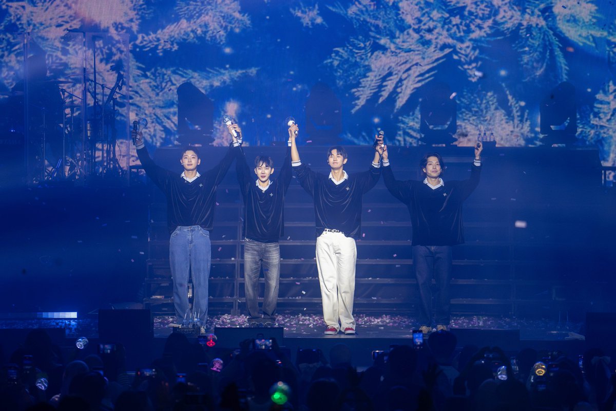 2025 2AM <2AM Is Coming To Town> in KUALA LUMPUR 🇲🇾 

📅 16 FEB 2025 (SUN)
📍 Mega Star Arena, Kuala Lumpur
Special thanks to GME International, Sunny Side Up &amp; LoFi Ent 

Setlist

1. To. AM (For You)
2. 2am is coming to town
3. What Should I Do (어떡하죠)
4. You Wouldn’t Answer