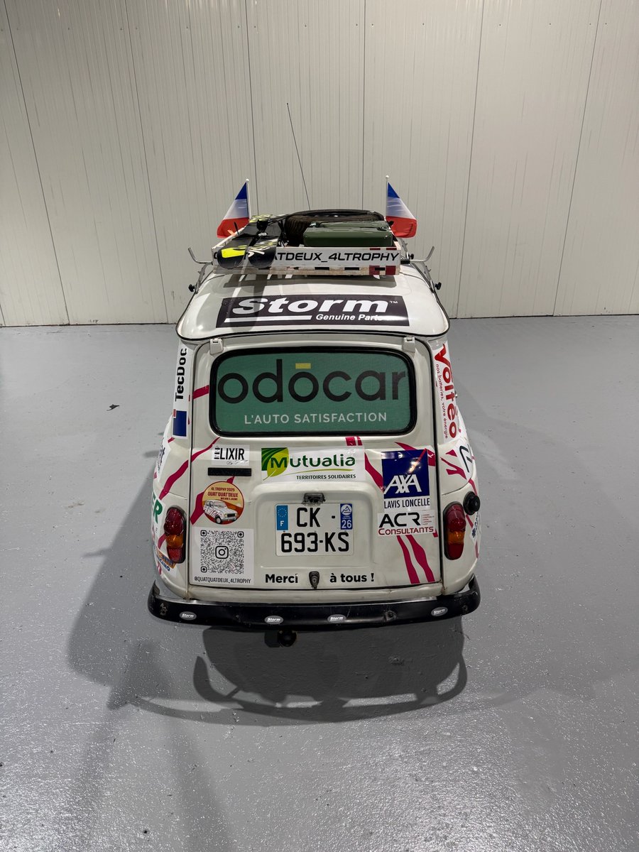 odocar_off's tweet image. 🚗💨 J-2 avant le départ du 4L Trophy ! 💨🚗
Notre 4L sponsorisée est fin prête ! 🎨🔧
 Malvin &amp;amp; Jaume, alias Quat&apos;quat&apos;deux, sont sur le point de prendre la route pour une aventure hors du commun. 🌍🔥
Suivez leur périple avec nous, ça va envoyer du sable ! 🏁🏜️

#4l #4ltrophy