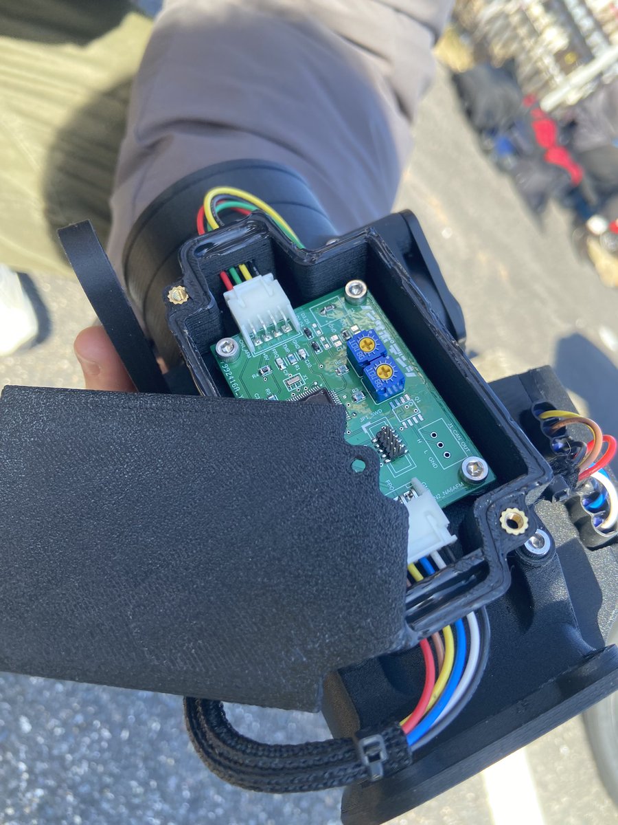 JFsajikun_'s tweet photo. そして２０２５年
２月

遂に製品版
誕生　
ホットワイヤー変換キット

燃調/スロットルレスポンス調整機能付き

もう��しテストしたのち
発売開始（金額は待たれよ）

当店では只今レストア中の
すぺお号に取り付けて
実走テスト中

ＮＡ６ＣＥオーナーは
これで救われる

@chaketek https://t.co/aeZqtsEC1y