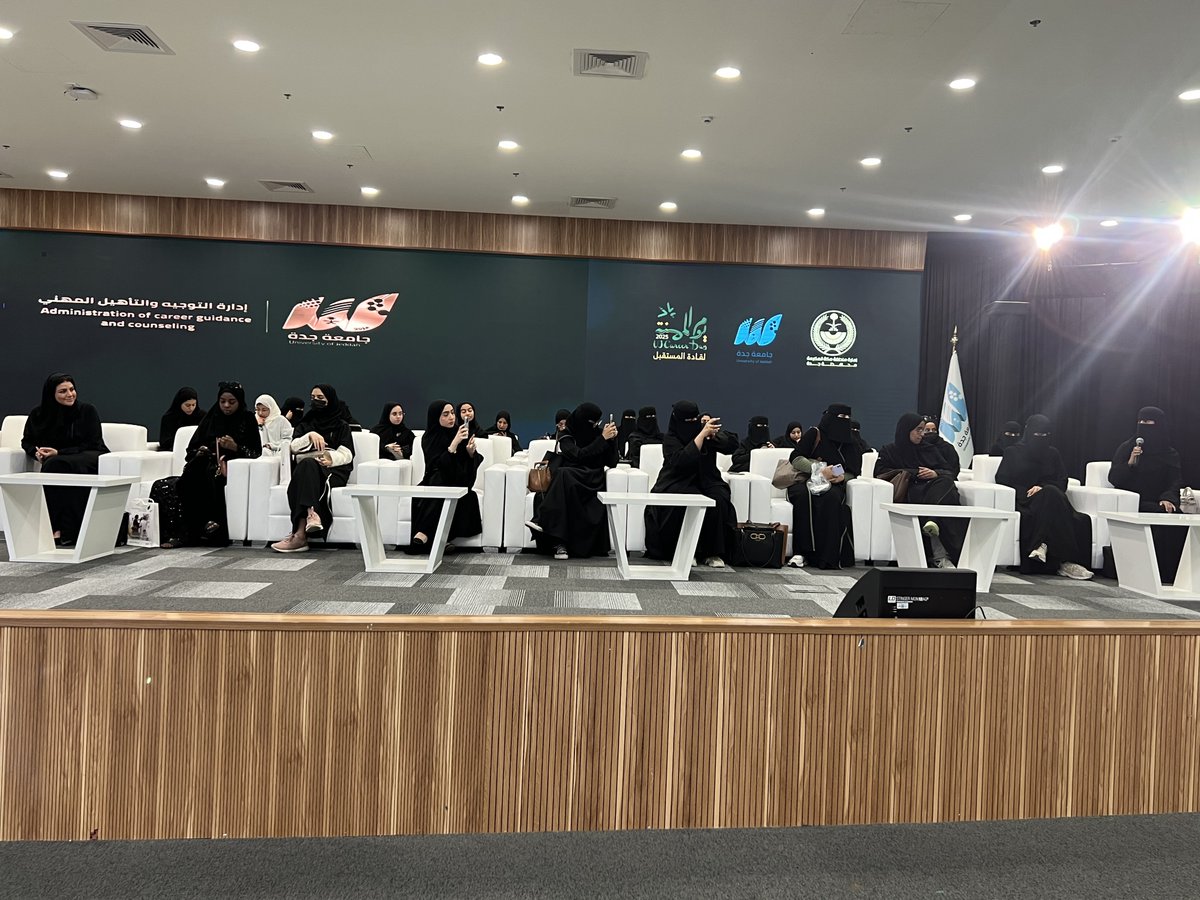 يوم المهنة |

يحدث الآن:

جلسة حوارية ثرية بعنوان :"الريادة والابتكار في الذكاء الاصطناعي " ضمن يوم المهنة 2025 بجامعة جدة، تناقش أحدث الابتكارات في الذكاء الاصطناعي وريادة الأعمال، بمشاركة نخبة من الخبراء والمبدعين

#يوم_المهنة_2025
 #جامعة_جدة 
#الذكاء_الاصطناعي
 #الابتكار