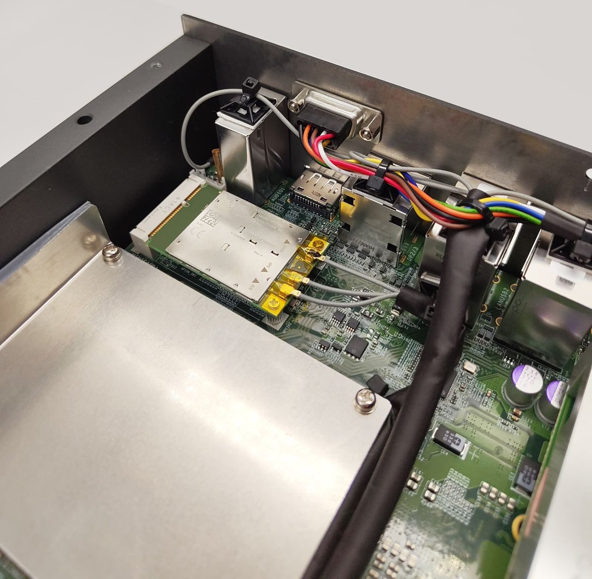 The CQ89G – Engineered for Performance &amp; Durability

Equipped with an Intel Core i9-10900TE processor (10 cores, 20 threads), an NVIDIA Quadro 3000 GPU, 4G connectivity, WiFi, three SSDs, PoE and a UPS, this powerhouse system is designed to meet the toughest demands.