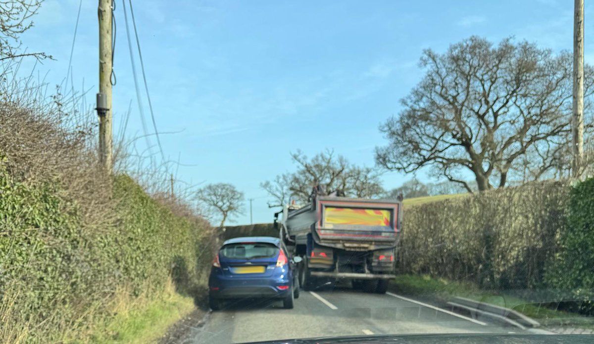 OPUWorcs's tweet image. OT86 - If you have to leave your vehicle for any reason, please ensure it is left on a safe position and not on blind bends. This locked & secured Fiesta is being recovered by us as it is causing an obstruction. #Alvechurch (3551/3934)