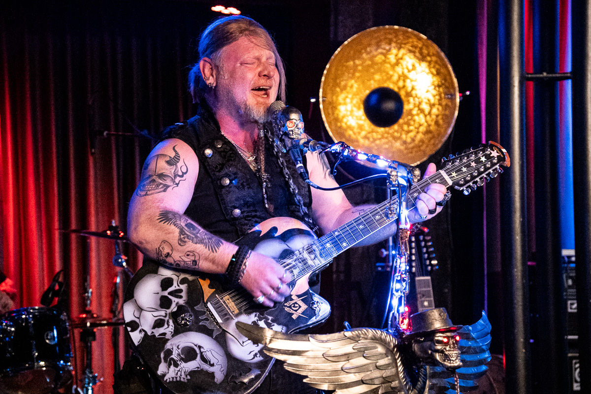 kasselone's tweet photo. Ein Abend im Zeichen des Classic Rock: Mike Gerhold and Friends spielten im Theaterstübchen - https://t.co/e1crtS2c2e #abnachkassel #AndreWollner #DominikLang #Fotoserie #live #MikeGerhold #MikeGerholdandFriends #Theaterstübchen #TimmyPaltinat #Konzerte https://t.co/RWZRQt0P0c