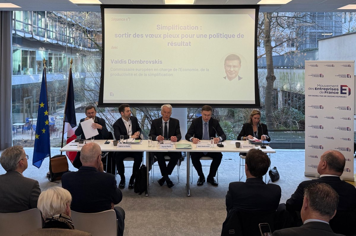 PatrickMartin_1's tweet image. Le @MEDEF affirme sa place à Bruxelles !

1ère réunion de travail consacrée à la #Simplification, pour cette journée du Conseil exécutif dans la Maison des entreprises de France.

L’occasion de soumettre au Commissaire européen @VDombrovskis nos propositions pour simplifier la…