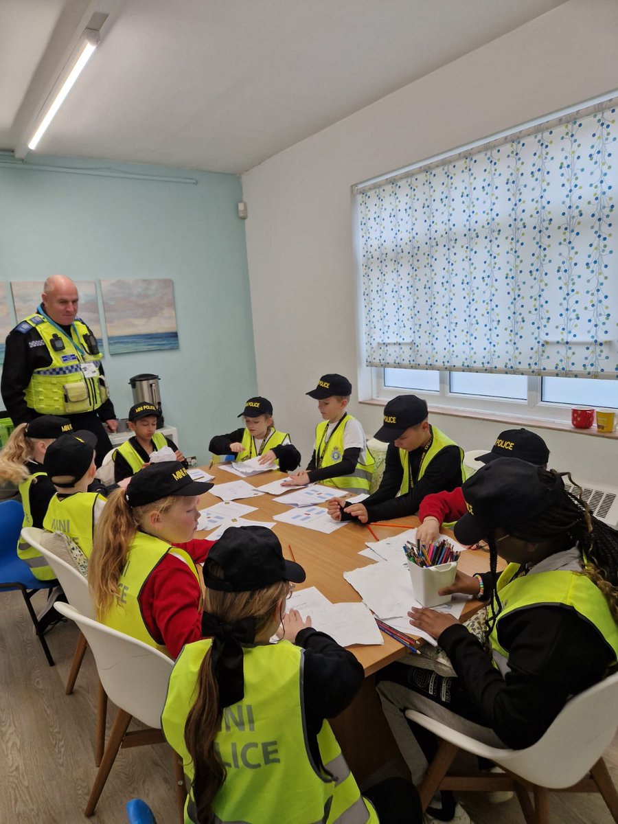 When a school signs up to the Mini Police Project, they pick 10 Mini Police to take part in 7 lessons, which include: Safer Strangers, Social Responsibility, Diversity. The aim is for the Mini Police to take what they have learnt and spread it the rest of the school.