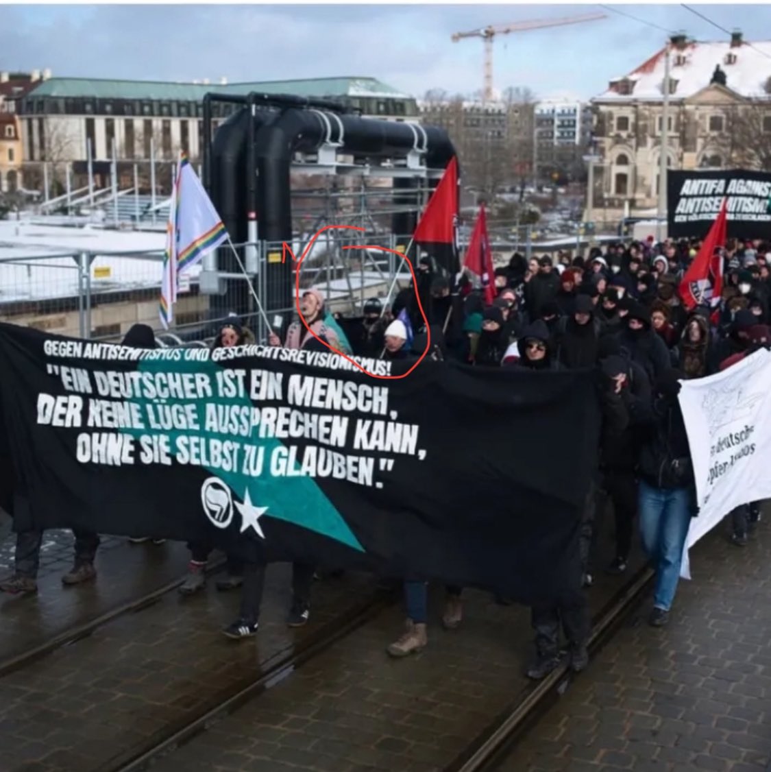 LoveGuerillero's tweet image. 🖤❤️#LeftSideMondayVibes
Guten Morgen ☕️ liebe 🥰 
Love ❤️ Guerilleros nach einem sehr bewegten, ereignisreichen Wochenende in #DD1502 , wieder back in NRW , müde, geschafft zufrieden, sende ich euch ganz liebe Grüße und wünsche euch einen ruhigen, sanften Wochenstart. Der Osten…