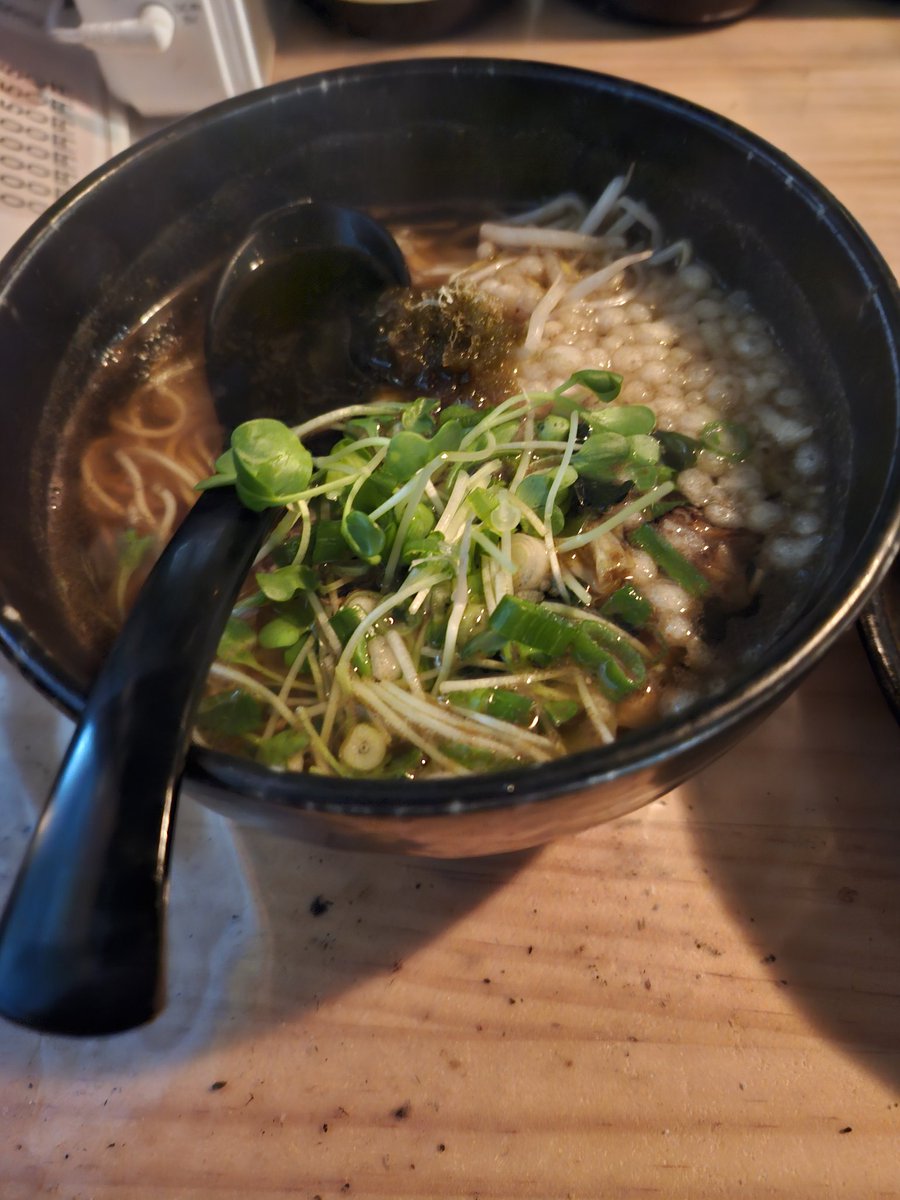 晩飯はコラボ店と非コラボ店でバランスよくしました。麺と麺でバランス悪いだろとかいう意見は聞きません。 
