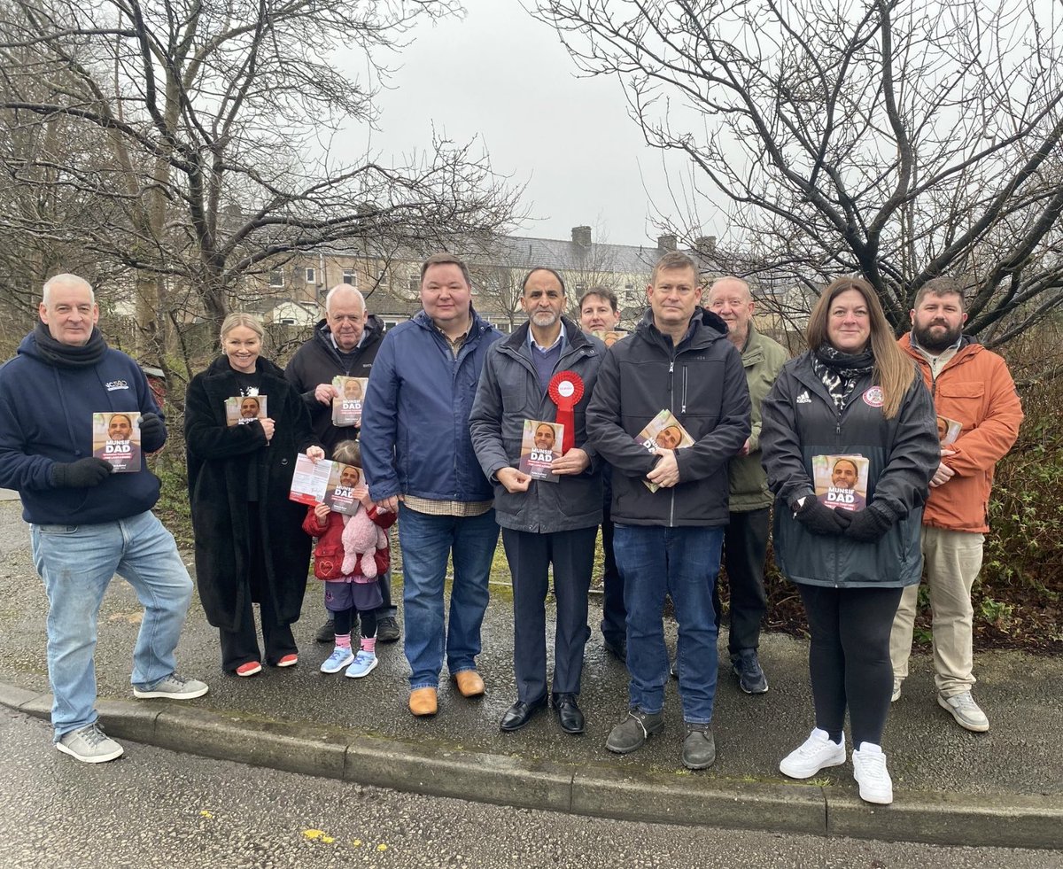 Great to be out supporting colleagues in Hyndburn this morning talking to residents about our plans to Make Work Pay with Justin Madders, who is leading our work on the Employment Rights Bill #labourdoorstep