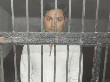 sacchayugnewz's tweet photo. #गाजियाबाद में *वैलेंटाइन डे पर धमकाने वाला युवक गिरफ्तार* 
▶️ *इंदिरापुरम स्वर्ण जयंती* पार्क में अभद्रता करते हुए वीडियो हुआ था वायरल

- *सच्चा युग अखबार* 

https://t.co/YyDTEYDhBq https://t.co/rvYNX0Vzeh