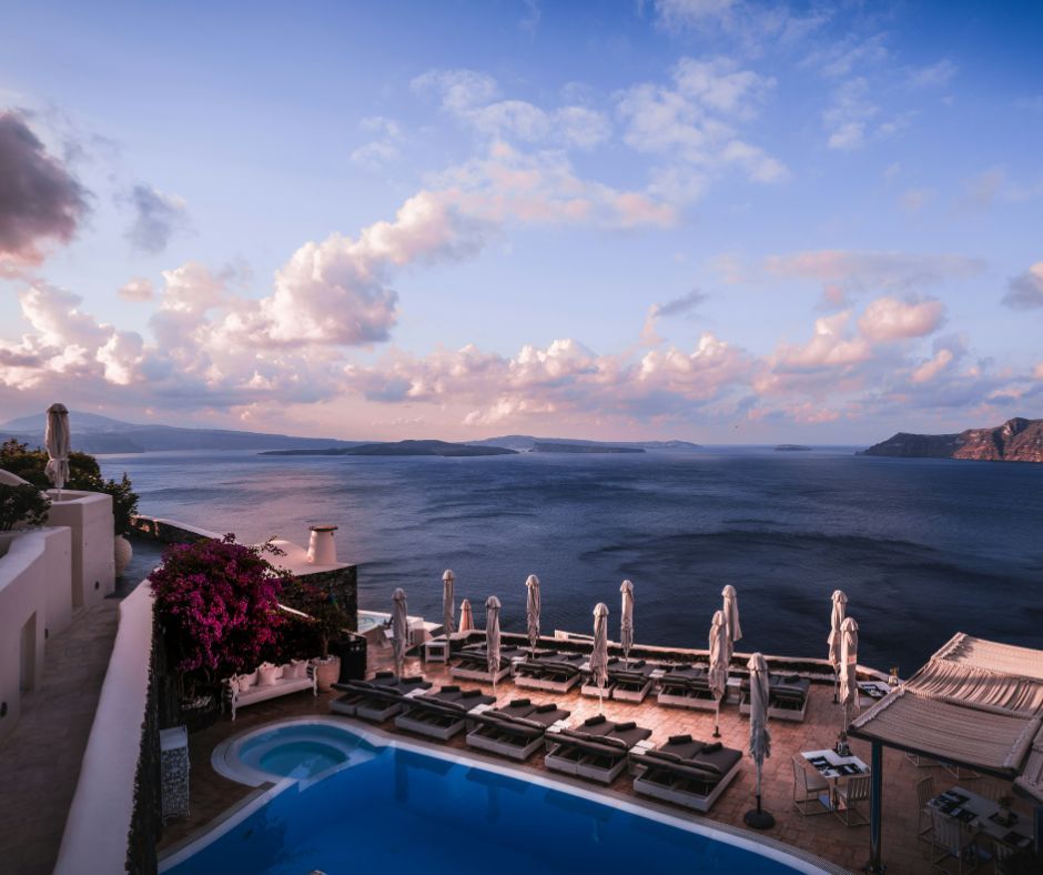 Mainline_Travel's tweet image. When you&apos;ve got the pool all to yourself

#NottinghamTravelAgent #HolidaysinSantorini #SantoriniHolidays #BucketList