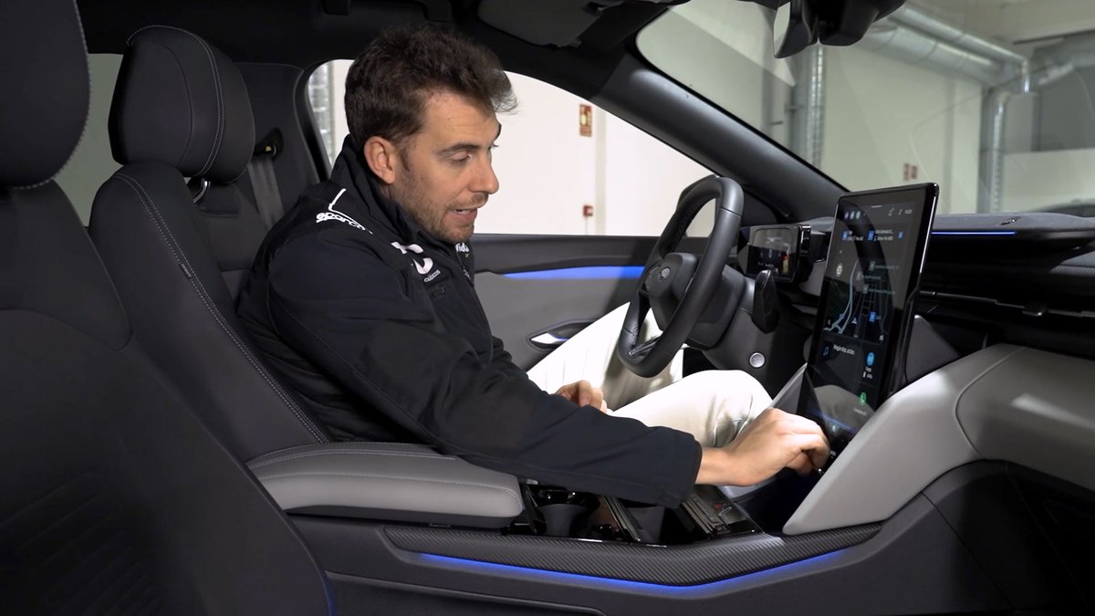 CCubicos's tweet image. Este domingo en #CCubicos378, @AlvaroTuriel tendrá una toma de contacto con el @FordSpain Capri ⚡, el nuevo SUV coupé 100% eléctrico de la marca. Tiene un diseño moderno 👍 , gran tecnología 🤖 y autonomía de +600 km 🔋.

A partir de las 9:15 👀❗ en @antena3com 📺
@puntalproduc