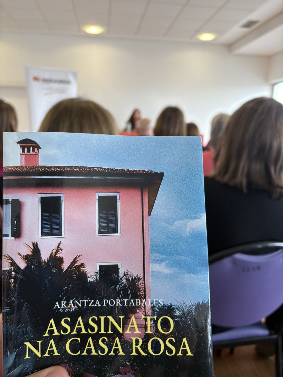 Jose Virola (@josevirola) on Twitter photo En la presentación de #asesinatoenlacasarosa otra genialidad de <a href="/aranportabales/">Arantza Portabales</a>
<a href="/LibreriaMiranda/">LIBRERÍA MIRANDA</a>
#Bueu En la presentación de #asesinatoenlacasarosa otra genialidad de <a href="/aranportabales/">Arantza Portabales</a>
<a href="/LibreriaMiranda/">LIBRERÍA MIRANDA</a>
#Bueu