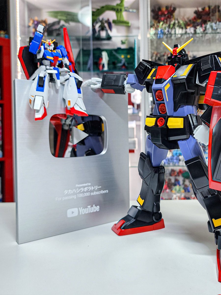 gdam429mk2's tweet image. タカハシラボラトリー10万人達成の銀の盾開封しました✨
思ったよりデカイですね笑
登録してくださった皆さん本当にありがとうございます!