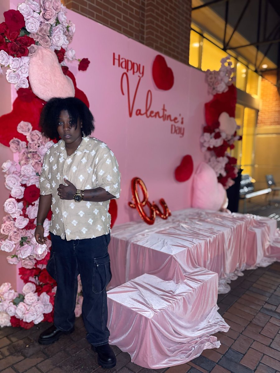 RaeTinker's tweet photo. 🖤
.
.
.
It’s a movie 🎞️ #ThisLuv
#WhatYouTryingToDo #ValentineVibes #drlfamily #deedyraetv #LoveStoryInMotion https://t.co/O1NZpNrRMo