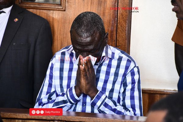 KenyanSays's tweet image. Hey Kenyans and Africans in General it wont take you a minute to like retweet and type #FreeKizzaBesigye . Uganda and the Kenyan Government have resorted to kill their Critics.
He was handed to Museveni by Kenyan President William Ruto!