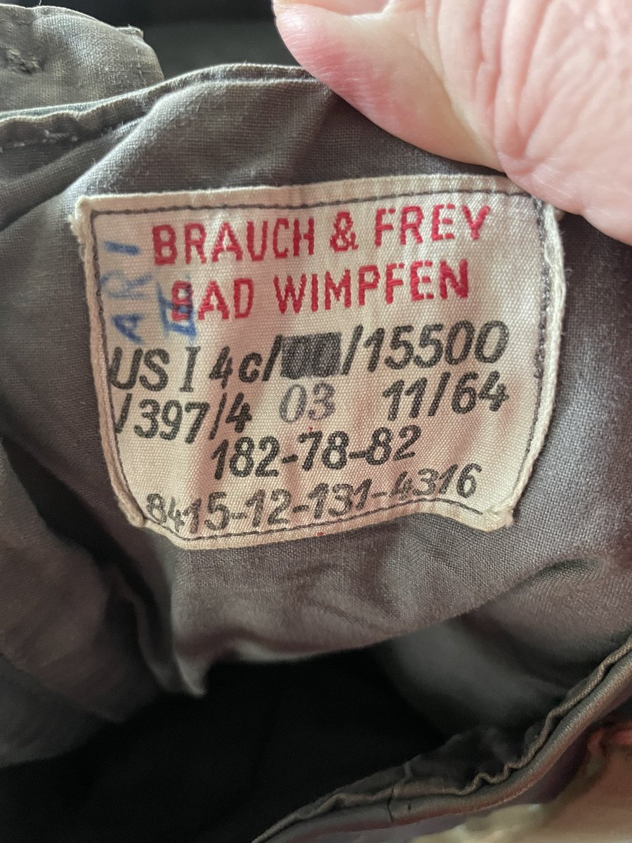 Grosse Auswahl an Restposten, hier zum Beispiel eine U-Boot Lederkombi 💪🏻