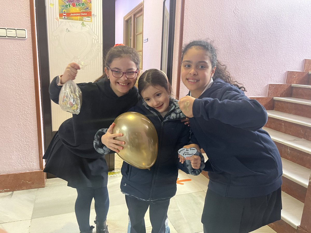 amordediossala's tweet photo. 🎗️Nos sumamos a la causa de @PYFANO con un emotivo acto de amistad y solidaridad. Desde 1º de Infantil hasta toda Primaria, los alumnos han participado en esta jornada tan especial, mostrando su apoyo a los niños y adolescentes que luchan contra el cáncer.
#ICCD2025 #pyfano https://t.co/q19i1WJFlP
