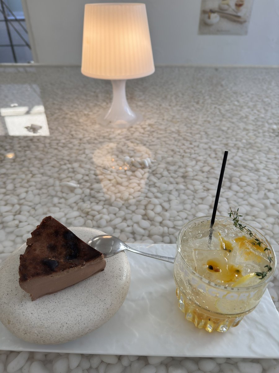 gals_games's tweet photo. 新大久保のチーズダッカルビとチーズケーキΨ( 'ч' ☆) https://t.co/iO1nNgogN6
