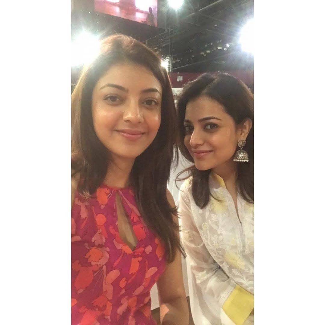 ItsVadakkan's tweet photo. Aggarwal sisters
@MsKajalAggarwal 

#18YearsOfKajalAggarwal #RulingHeartsSince2007
#KajalAggarwal https://t.co/GL2zykTWJZ