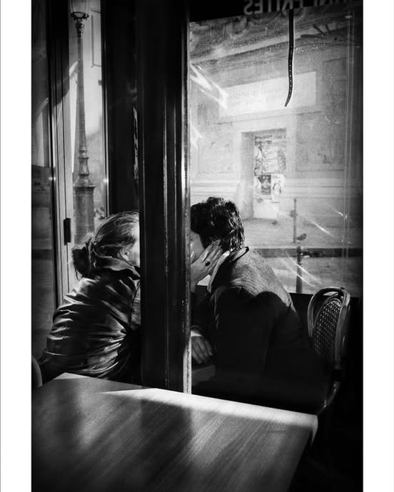 "La belleza seduce a la carne con el fin de obtener permiso para pasar al alma".
Simone Weil
📷Anders Petersen