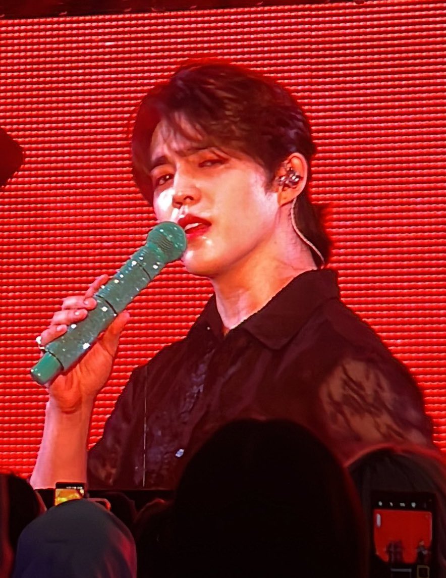 aboutscoups's tweet photo. seungcheol’s tied up hair is insane https://t.co/XPrtfUyWtG
