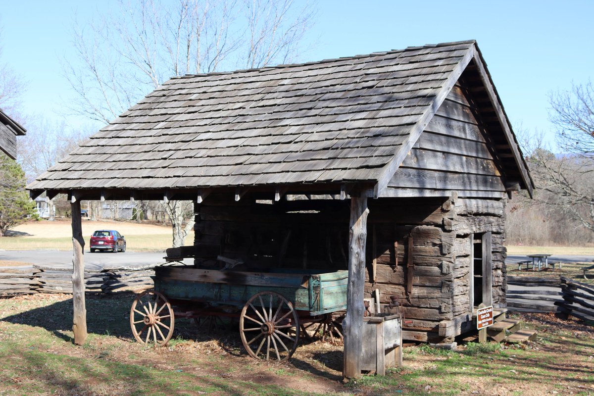 PeachStatePast's tweet photo. The final few buildings at the Vann House are original Cherokee log structures. These 1830s structures were moved here from across North Georgia in the early 2000s. https://t.co/lAnx9a2KOL