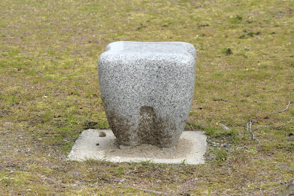 とある歯科大のベンチ、"歯"だった
でももうちょっと歯磨きしたほうが良いと思うな