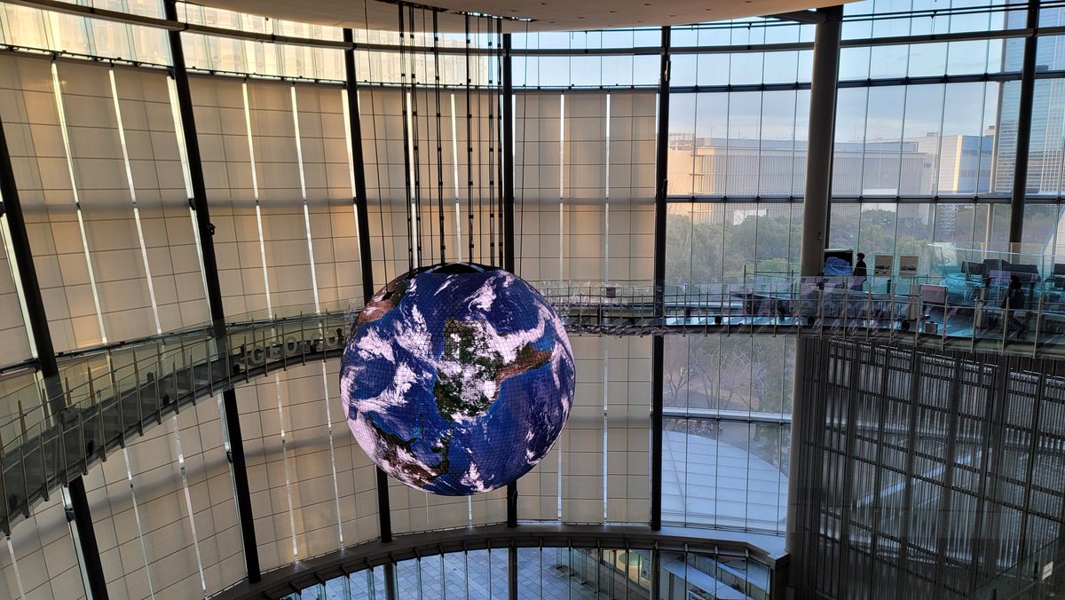 kohsuke_hada's tweet photo. 世界的に著名な #GIS の入門書の表紙はお台場の #日本科学未来館 だったりします。
"Geographic Information Science & Systems"
https://t.co/3bIcT4iQkj
#ジオ・コスモス #GeoCosmos https://t.co/lrCLCT7a7b