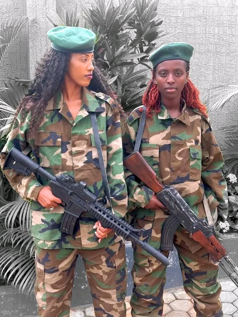 JustinNsengima's tweet photo. KUBOHORA IGIHUGU NTIBISABA IBYAMIRENGE         MUREKE DUFATANYE DUSHYIREHO AKADOMO TURWANYE UMWANZI WAKOMEJE KUDUKURIKIRANA KUVA KERA ✊✊✊✊.               
                                                                                              say #neveragain”✊✊✊✊✊🇨🇩🇨🇩🤮