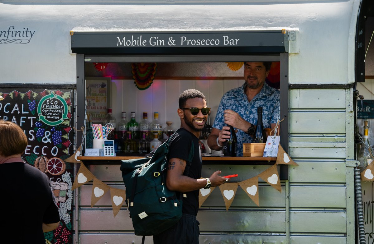 At some festivals, authors feel out of reach. At Primadonna, they’re right there in the queue with you — because great conversations start over a good drink.
Hello @ahicksonlovence!
#primadonnafestival #books #writing