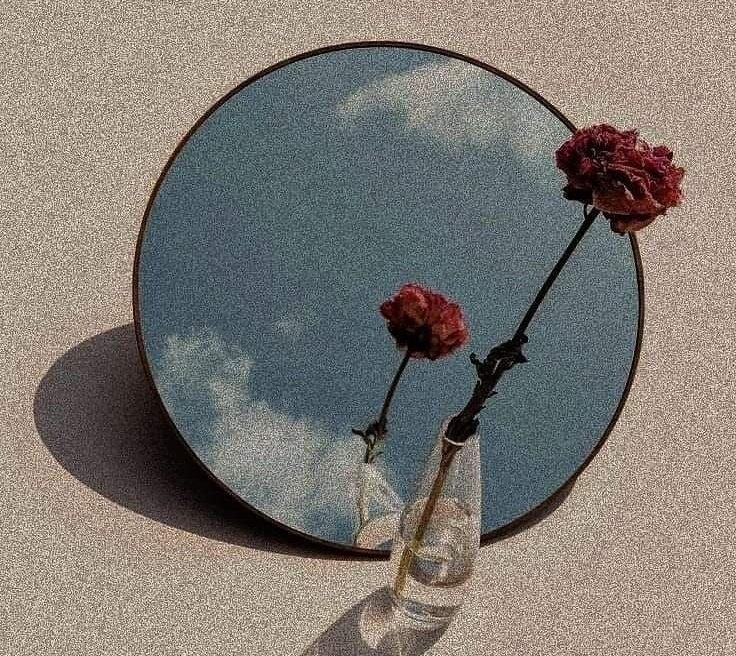 "İçi yoksul olan, dışını çok süsler."