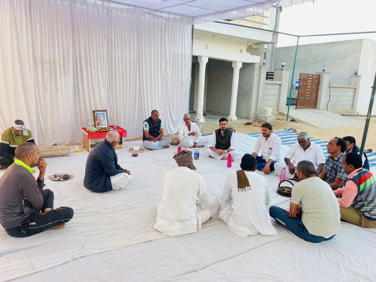 दुख-दर्द में अपनों के बीच।
परबतसर