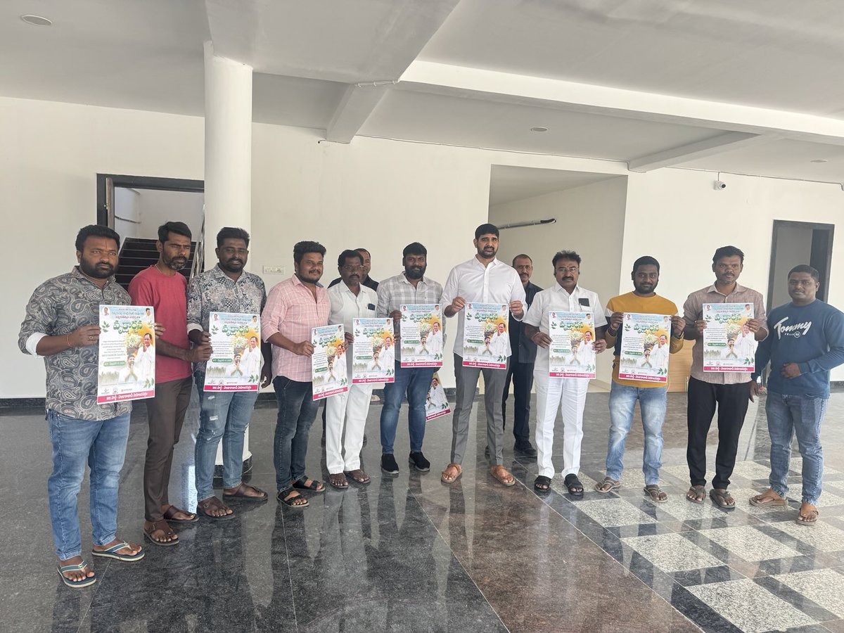 dilip_molu14463's tweet photo. ⁦@SantoshKumarBRS⁩ KCRజన్మదిన వేడుకల సందర్భంగా హుజురాబాద్ ఎమ్మెల్యే పాడి కౌశిక్ రెడ్డి గారి చేతుల మీదుగా వృక్షార్చన పోస్టర్ ఆవిష్కరణ
గ్రీన్ ఇండియా చాలెంజ్ J.సంతోష్ కుమార్ గారు నిర్వహిస్తున్న వృక్షార్చన కార్యక్రమానికి
ప్రతి గ్రామంలో ప్రతి ఒక్కరూ కనీసం మూడు మొక్కలు నాటాలి https://t.co/jJ34iHcqkt
