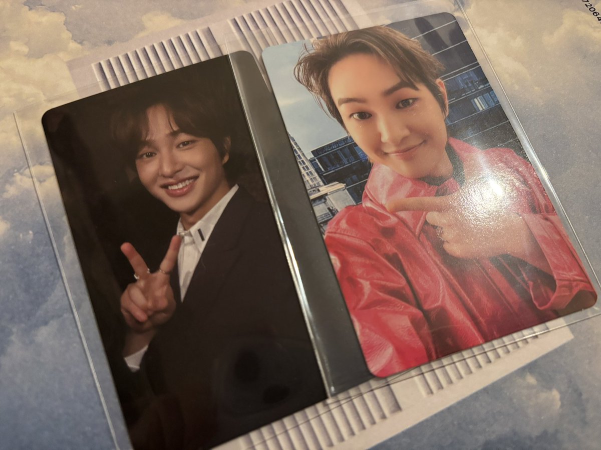 miii0102's tweet photo. ONEW  CONNECTION トレカ交換
オニュ

（譲）inside 赤���ャケット

（求）inside（赤ジャケット以外）、outsideどれでも

横アリ両日、交換希望です。
よろしくお願いします。 https://t.co/pPLV0pCm4y