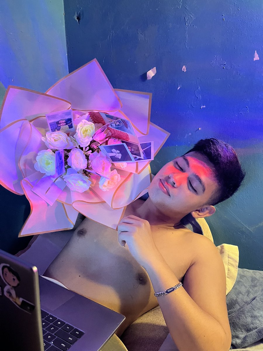 MiloxoliM_'s tweet photo. He deserves all the effort and love. ILY ALWAYS 💙🤍 #ValentinesDay https://t.co/va2vBxFo73