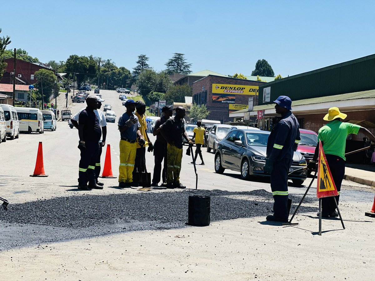Our_DA's tweet image. 🚧💙 Under DA leadership, uMngeni Municipality is delivering real results! The municipality is ensuring roads are repaired, potholes fixed, stormwater drains unclogged &amp;amp; kerbs cleared. Service delivery that puts residents first! #MakingProgressTogether
#DAgetsThingsDone
