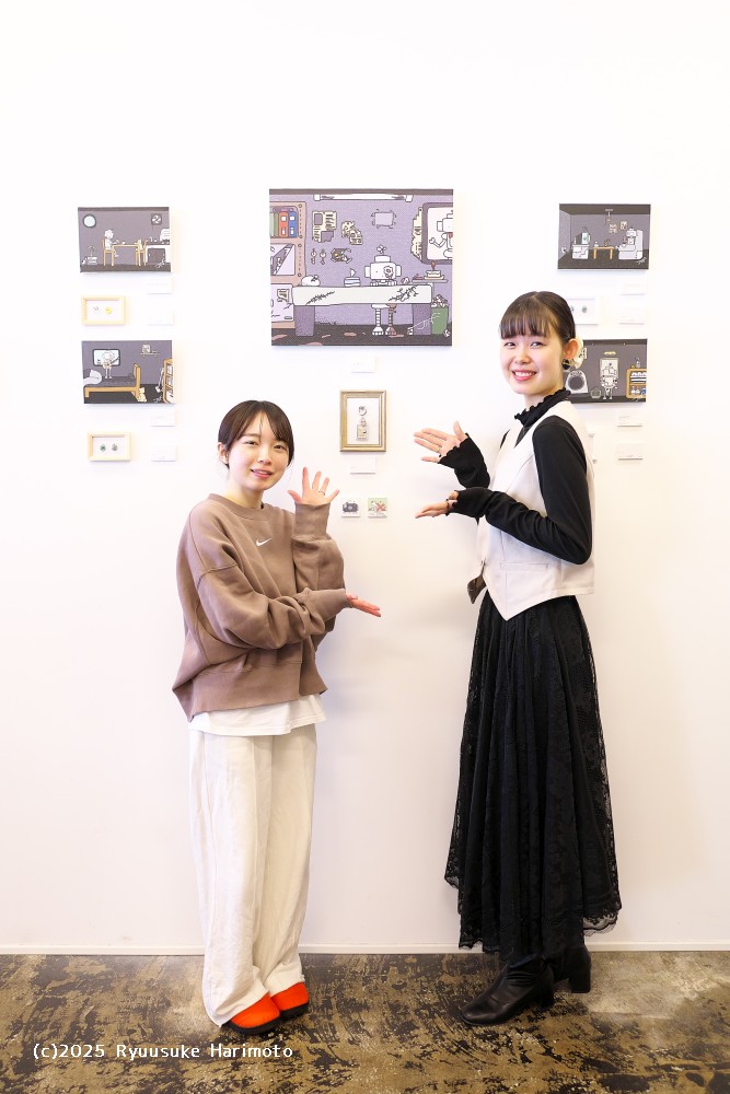 ryutan1220's tweet photo. ハンドメイド作家 藍(らん)さんとのJiN(@ROBOP_JiN
  )コラボ展『Re: A Day』at https://t.co/lZMQ0Lwjlq 最後にお2人でお写真を撮らせていただきました。JiNさんの絵画と藍さんのアクセサリーが本当にぴったりなコラボ展でした。#JiN #藍 https://t.co/HCZLJTStb8