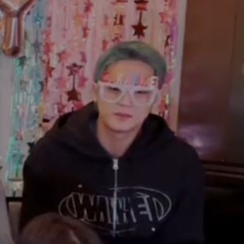 EVERYW0NWOO's tweet photo. FROM TEAL GREEN TO RED HAIR MINGYU 😭😭😭 https://t.co/cHw58QB9JH