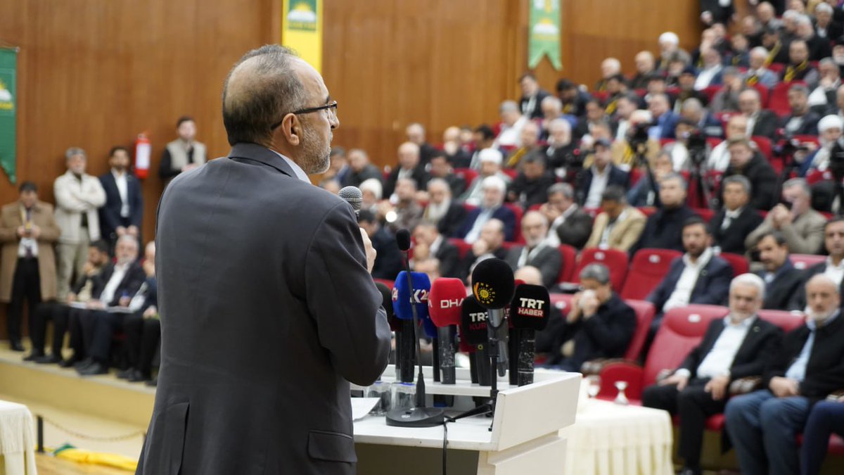 HudaParKurdi21's tweet photo. Alîkarê Serokê Me Yê Giştî Îshak Saglam, di “Komxebata Çareserîya Însanî Ji Bo Meseleya Kurd” de axavtina xwe ya vekirinê li dar xist.

“Ger ku meseleyek bi navê meseleya Kurd hêna jî di rojeva raya giştî de be, pirsgirêkek heye û divê ev pirsgirêk bê çareserkirin.”

#İnsaniÇözüm https://t.co/NfeM5Na6vm