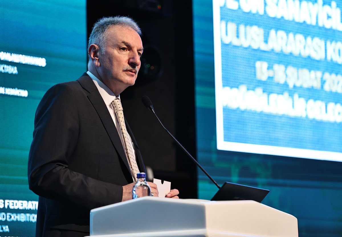 Ahmet_Guldal's tweet photo. Türkiye Un Sanayicileri Federasyonu (TUSAF) tarafından düzenlenen TUSAF 19. Uluslararası Kongre ve Sergisi’ne katılım sağladık.

Değerli katılımcılarla, 2025 öngörülerimizi değerlendirerek piyasa gelişmeleri, sürdürülebilir tarım ve gıda güvenliği konularını ele aldık. Bu alanlardaki iş birliklerinin önemini ve genel olarak hububat sektöründe uyguladığımız politikaların gerekliliğini vurguladık.

Organizasyonda emeği geçen tüm paydaşlara teşekkür ediyor, yapılan değerlendirmelerin Ülkemiz için hayırlı olmasını temenni ediyorum.