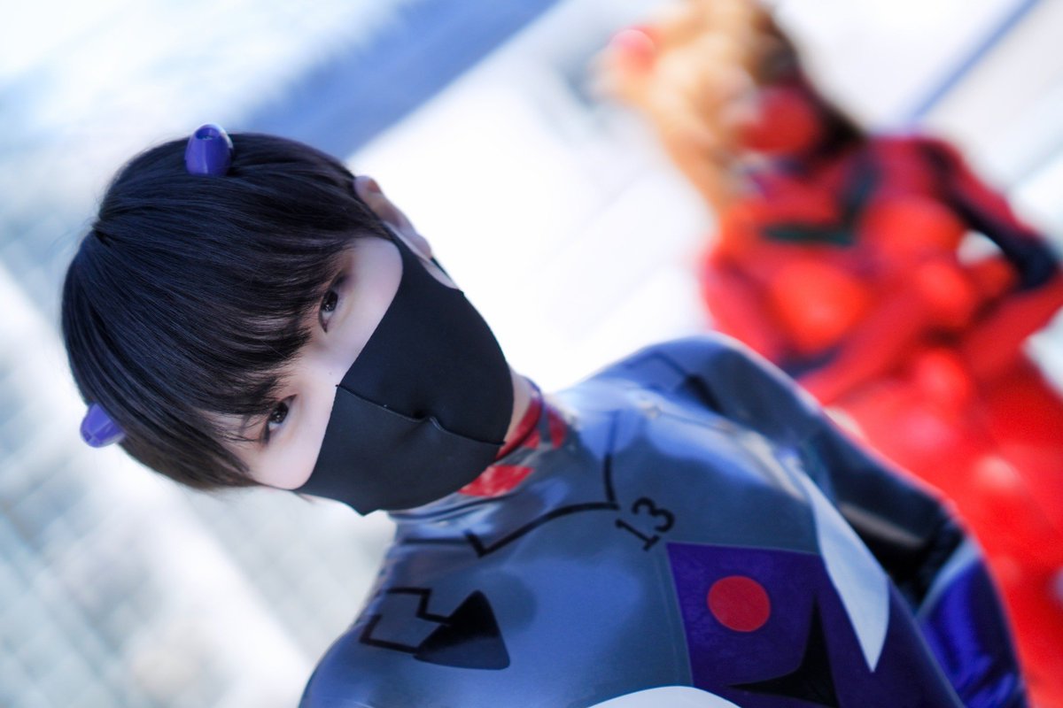 Ro_RiNGO_Tzi's tweet photo. コミケのときの
with後ろで不思議そうに覗き込むアスカ
#Evangelion
#plugsuits
#cosplay
#C105_コスプレ
#C105_cos
#C105 https://t.co/CEkmIWQOzb