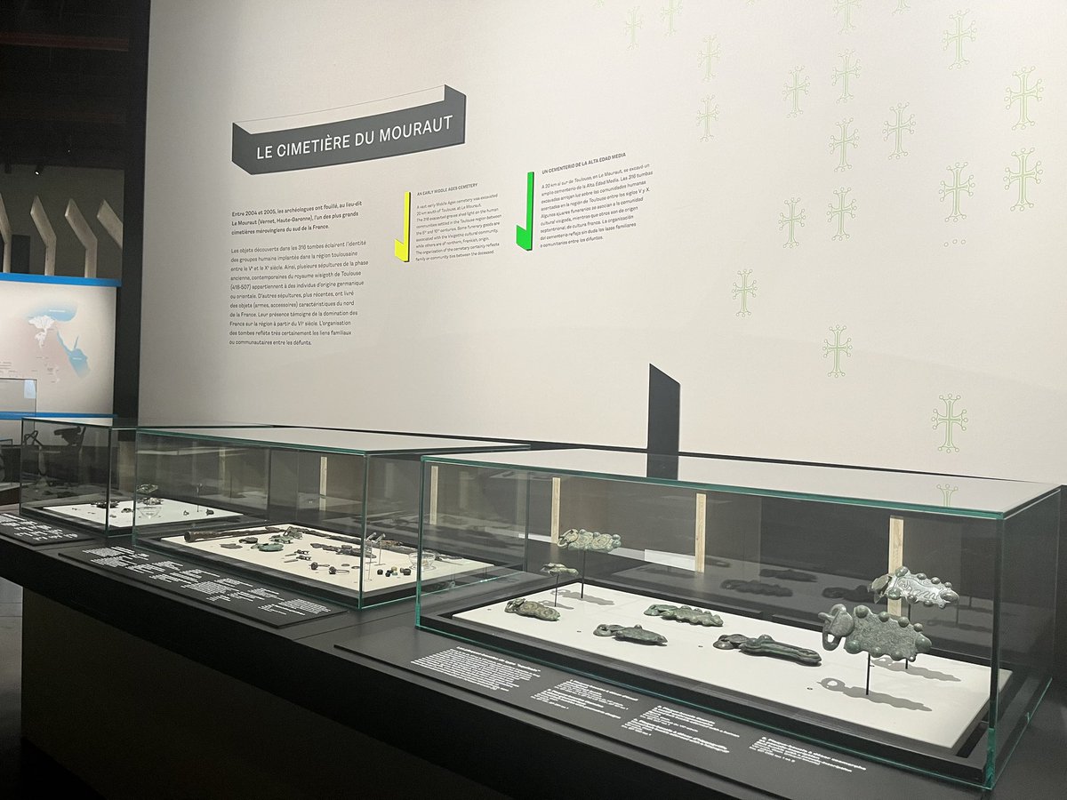 Nous avons ouvert hier soir les boîtes qui se trouvaient au pied de notre sapin de Noël 😉
À vous de découvrir dès aujourd’hui ce qu’elles contiennent dans l’exposition « Sortie de boîte(s) » !
#exposortiedeboites

saintraymond.toulouse.fr/sortie-de-boit…