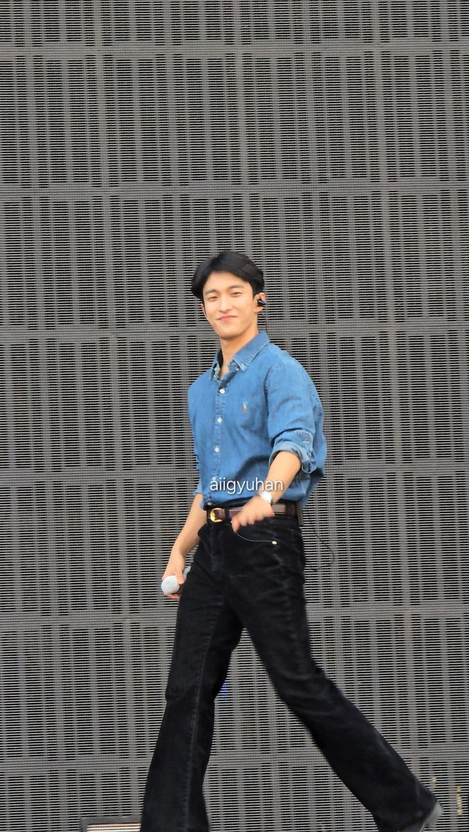 minw0nz's tweet photo. HANDSOME DK FOR TODAY'S SOUNDCHECK!💙

#SEVENTEEN_RIGHT_HERE_IN_BANGKOK 
#SVT_RIGHT_HERE_IN_BANGKOK https://t.co/BuBYo8A0qb